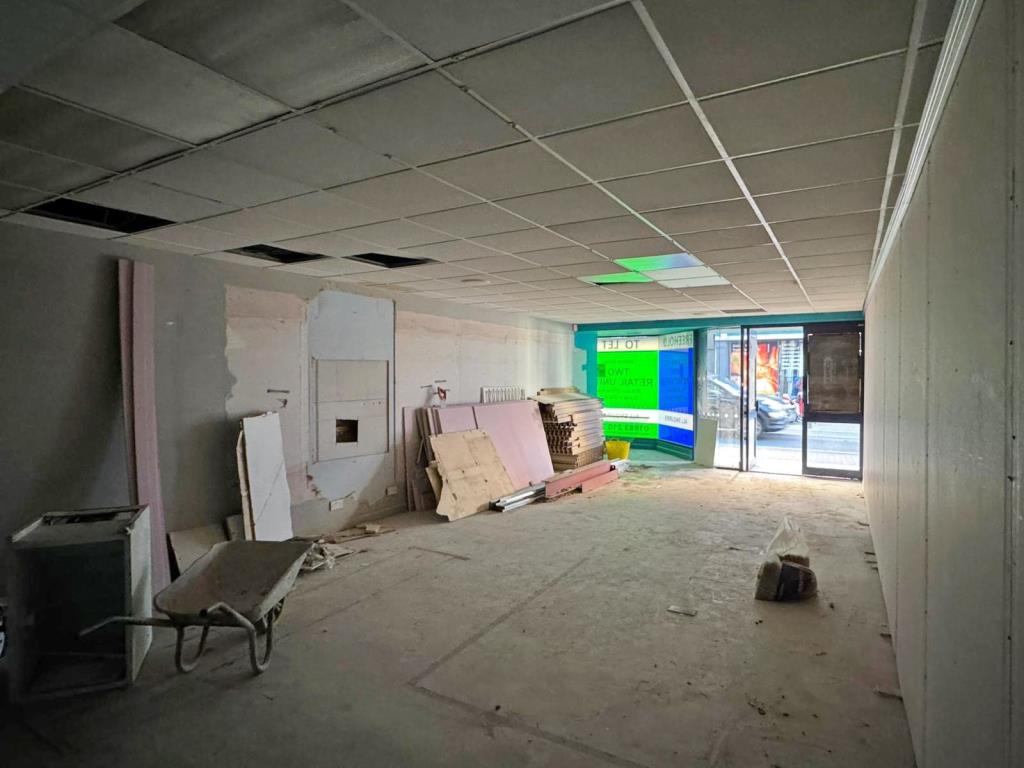 Lot: 82 - PAIR OF FREEHOLD TOWN CENTRE SHOPS WITH PLANNING FOR THREE RESIDENTIAL FLATS OVER - Right Side Unit